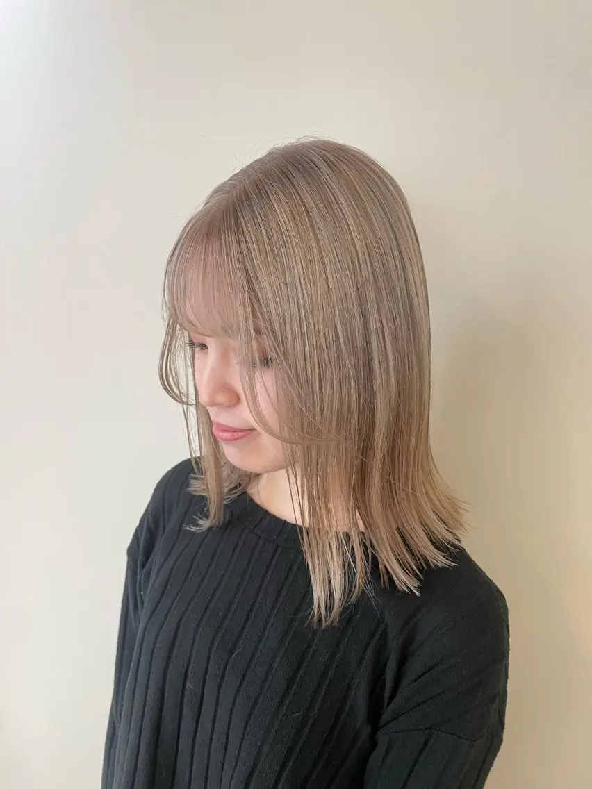 ミディアム カラー ベージュカラー ブリーチ ミルクティーベージュ ないとう ゆうかのヘアスタイル