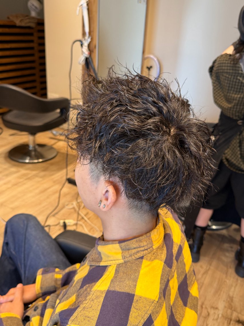 ショート パーマ メンズ メンズパーマ ツイストスパイラルパーマ スパイラルパーマ カット パーマ 大久保 隆蔵のヘアスタイル