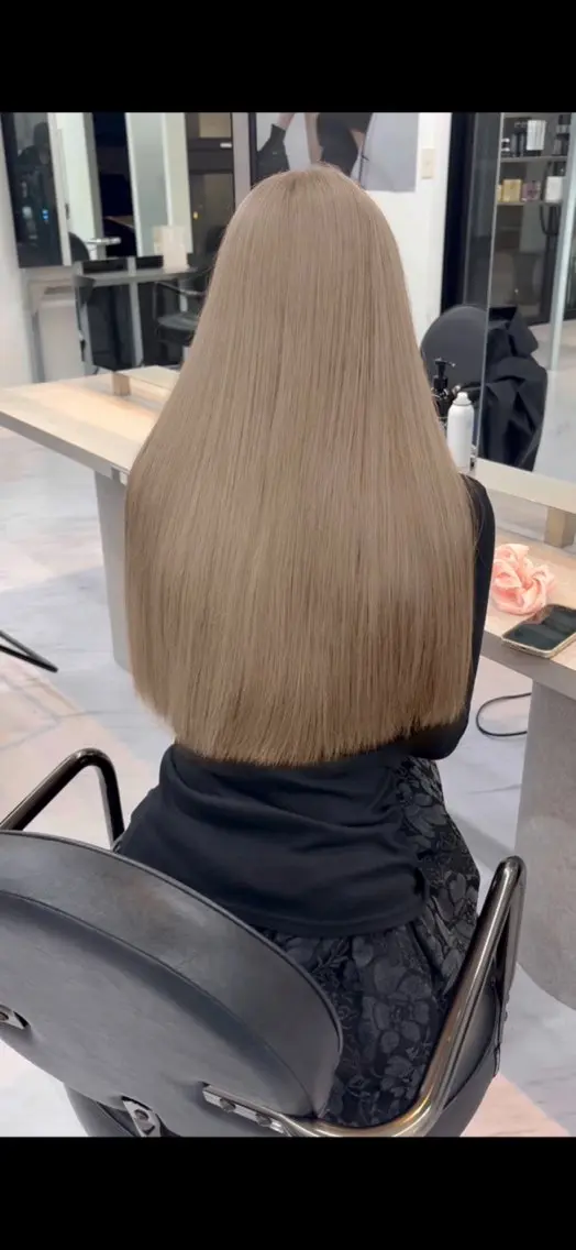 ロング VEGA ヒカル 艶髪ハイトーン天神のヘアスタイル