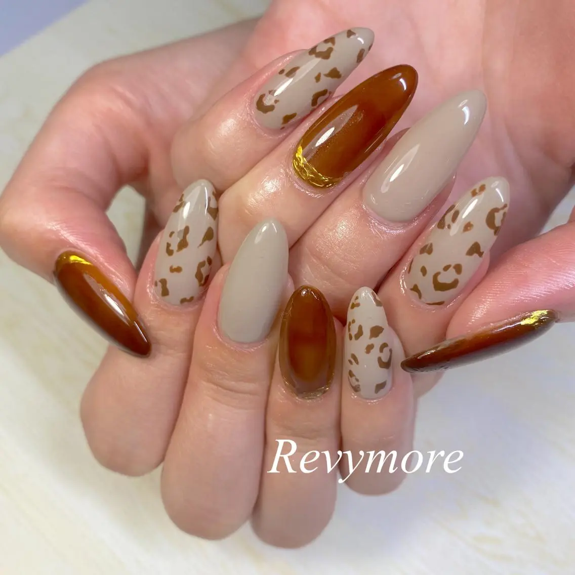 セミロング ネイル アニマル柄 アートネイル べっ甲ネイル ボルドー ジェルネイル nail salon Revymoreのネイルデザイン