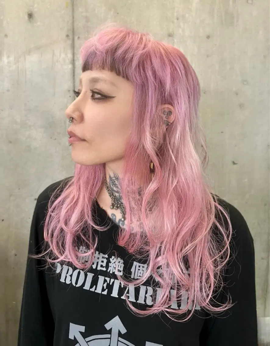 ロング カラー ブリーチ ケアブリーチ ダブルカラー インナーカラー ピンクカラー ヘアカラー 派手髪デザインカラー ヒロカのヘアスタイル