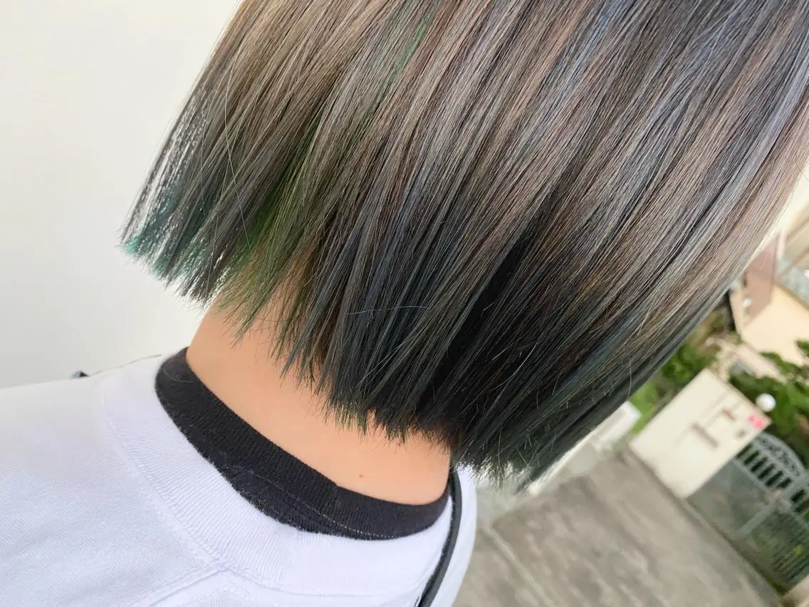 ミディアム カラー ハイライトカラー ネイビーカラー ハイライト カラースペシャリスト しょう🧑🏼‍🎨のヘアスタイル
