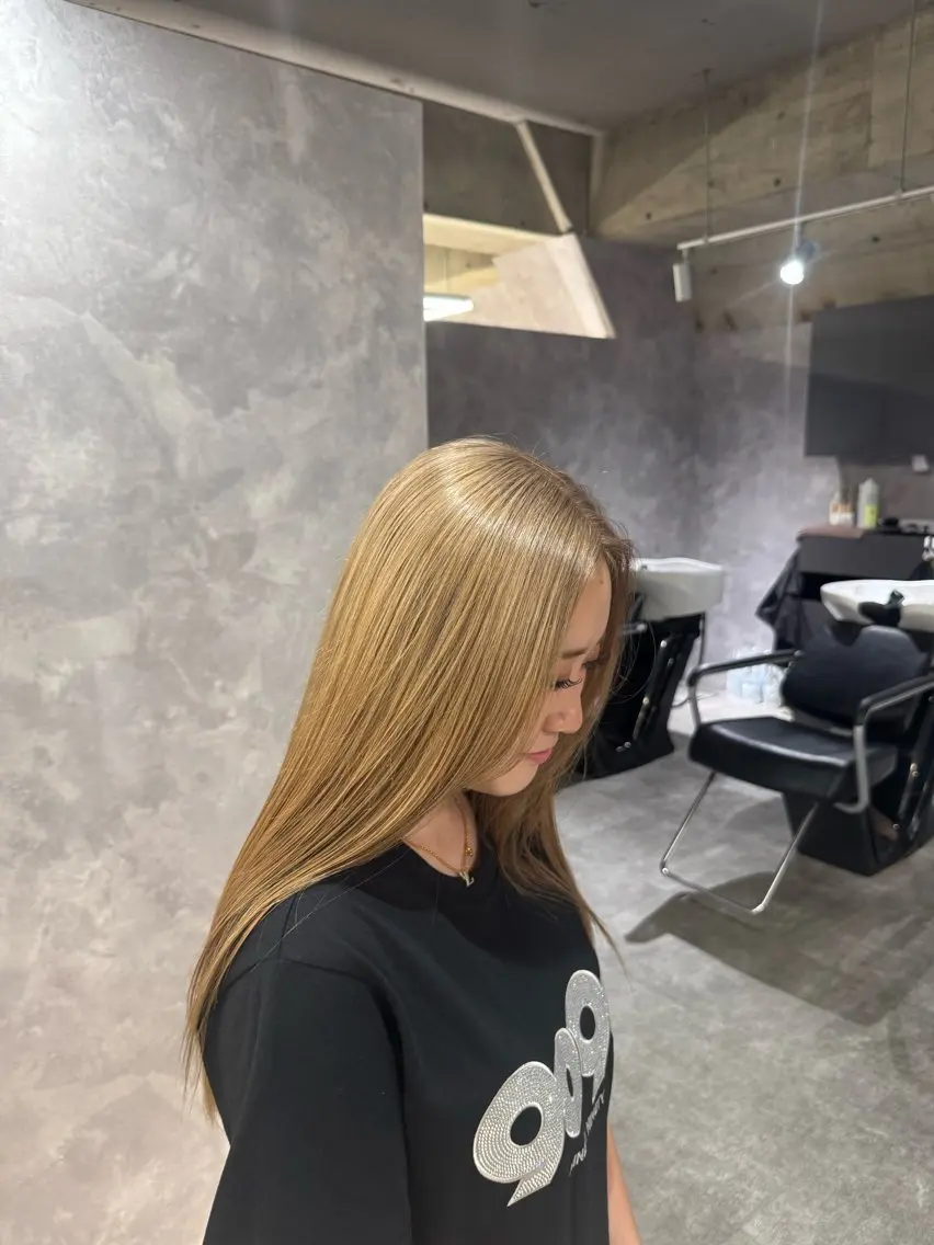 カラー ベージュカラー ヘアカラー 齊藤 千隼のヘアスタイル