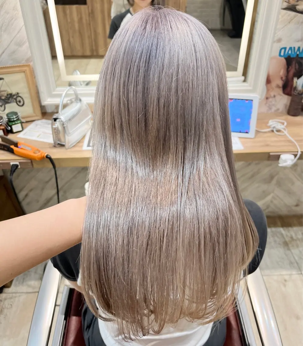 セミロング カラー ブリーチ ハイトーンカラー ヘアカラー トリートメント ハイトーンカラー シールエクステのヘアスタイル