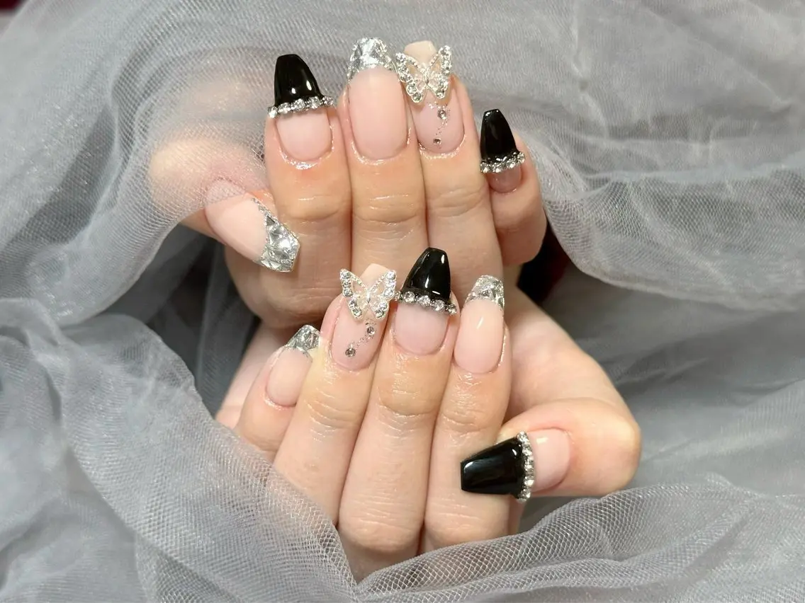 ネイル フレンチネイル ガラスフレンチ ハンドネイル Nail Salon KURELLYのネイルデザイン