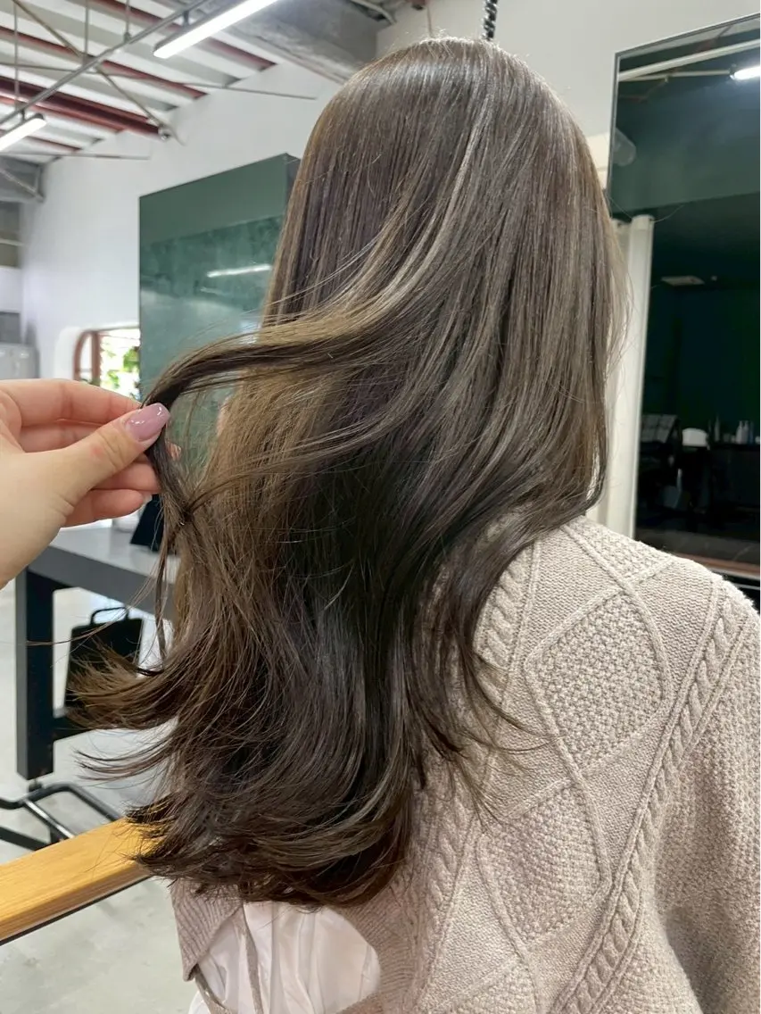 ロング カラー ブラウンカラー 透明感カラー ロング ✨️赤み消しカラー/ けんしん/ミルクティのヘアスタイル