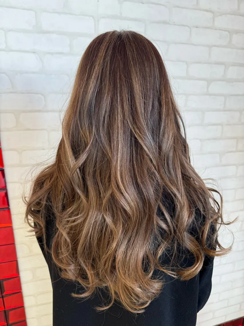 ロング ハイライト カット ヘアカラー 松尾 怜奈のヘアスタイル