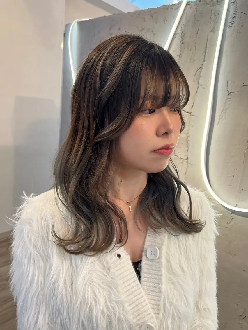 ミディアム カラー ミディアムレイヤー バレイヤージュ 透明感カラー グラデーションカラー ハイライトカラー カット ヘアカラー トリートメント いぐちしょうた🫧 VISAGEbaskのヘアスタイル