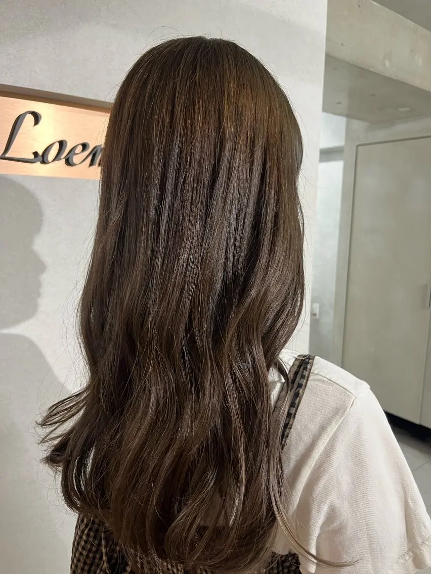 ロング カラー ベージュカラー オリーブベージュ anon Loemのヘアスタイル