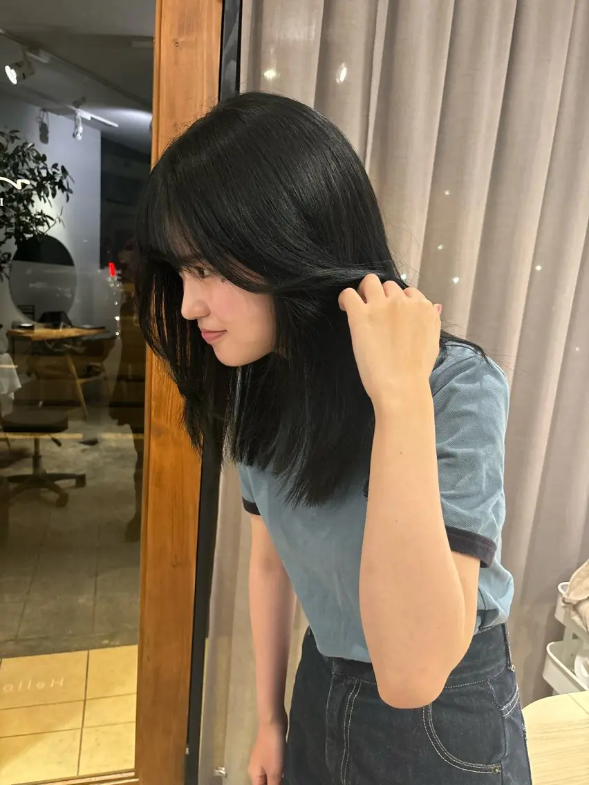 セミロング カラー 黒髪 ブルーカラー ブルーブラック 顔周りカット レイヤーカット 🐼 こゆきのヘアスタイル
