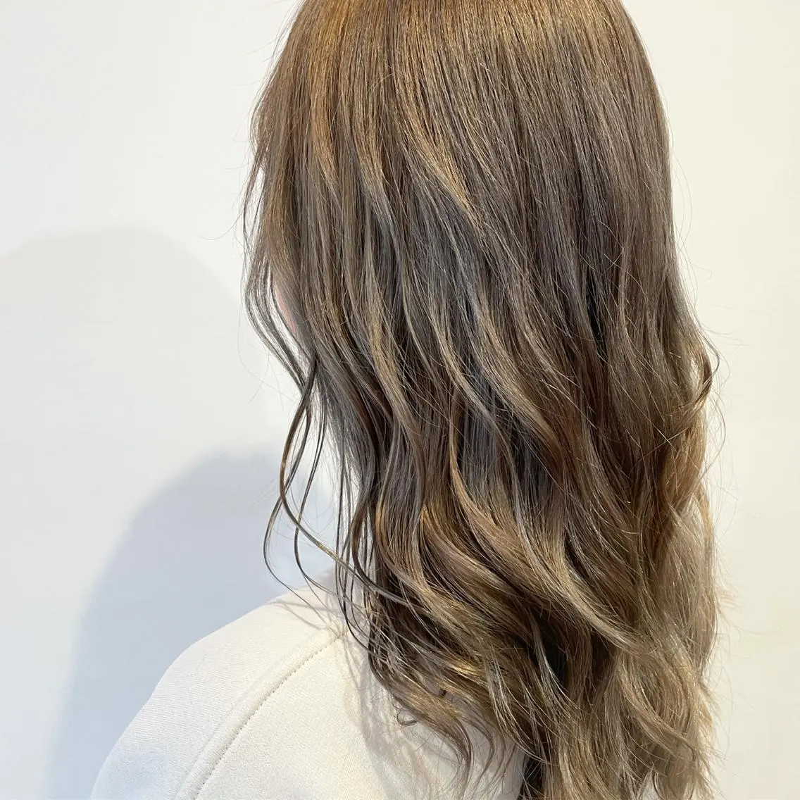 セミロング カラー ヘアアレンジ ヘアカラー 鴫原 亜弥のヘアスタイル