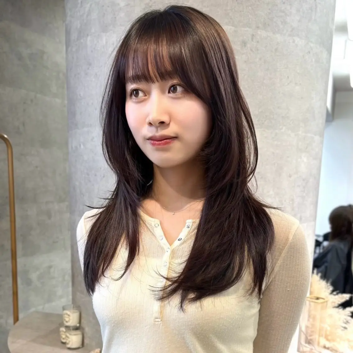 セミロング くびれヘア ハッシュカット 韓国風ヘア レイヤーカット シースルーバング カット ヘアカラー トリートメント 新宿/韓国レイヤー/ 顔まわり/メンズヘアのヘアスタイル