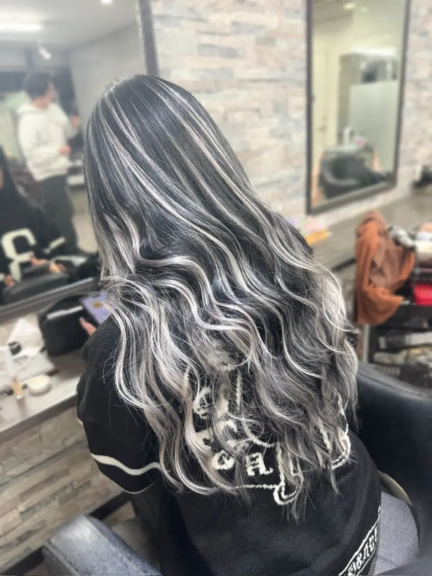 ロング カット エクステ ハイトーンエクステ 🎩カズキ🎩のヘアスタイル