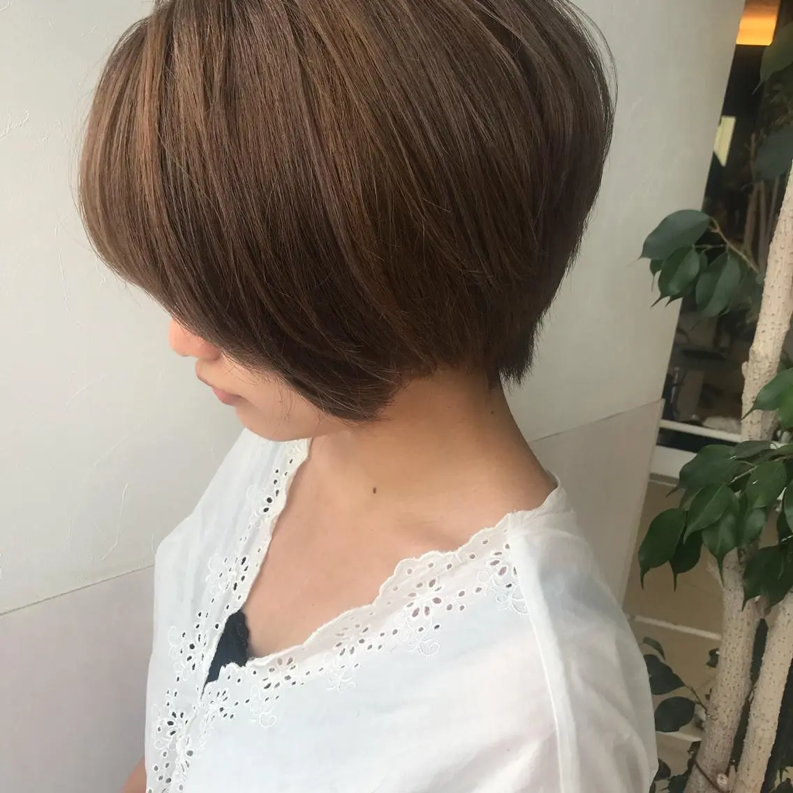 ショート カラー ベージュカラー ハイトーンカラー ハイトーンベージュ ショートヘア カット ヘアカラー Oopsレイヤー 加藤澄都のヘアスタイル