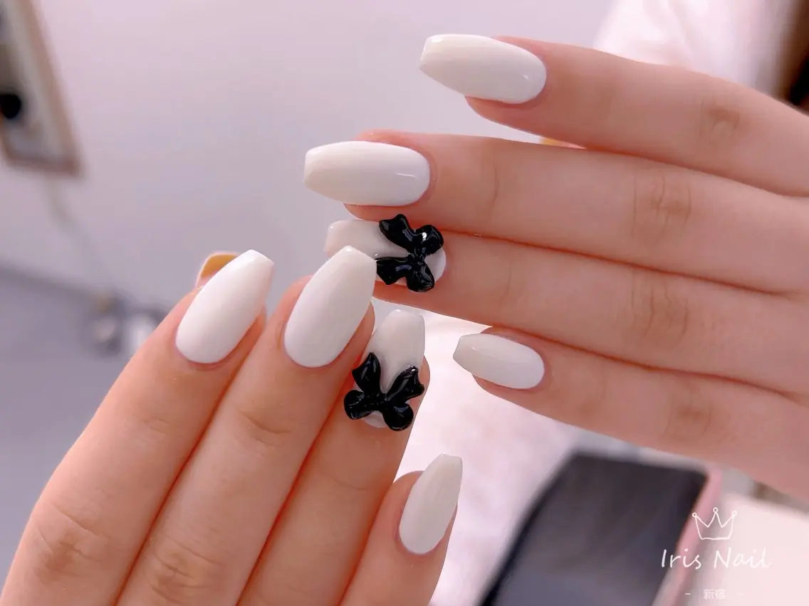 ネイル フレンチネイル ジェルネイル グラデーション 韓国ネイル マグネットネイル ハンドネイル 【長さ出し】 IRIS NAILのネイルデザイン