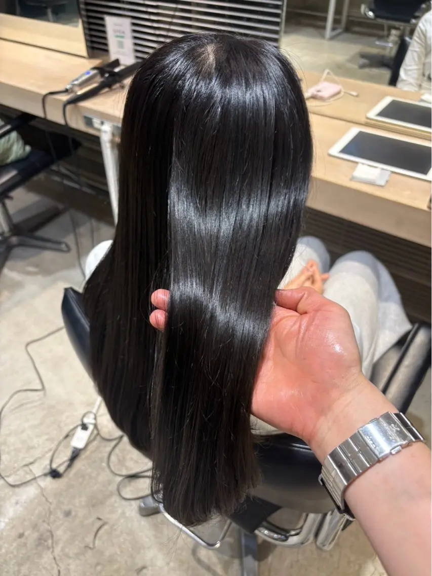 ロング ヘアカラー 本荘 波音のヘアスタイル