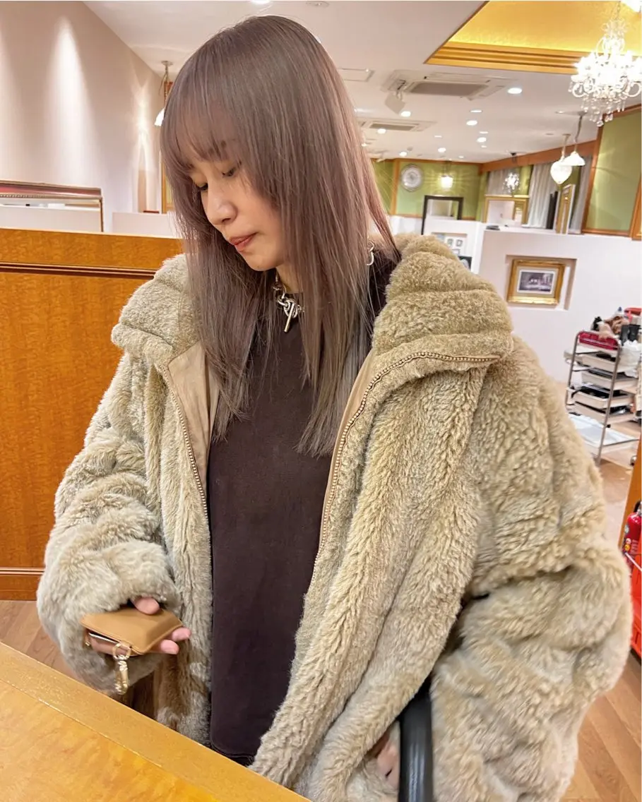 セミロング カラー ベージュカラー ハイトーンカラー ハイトーンベージュ ヘアカラー トリートメント Lita KANAのヘアスタイル