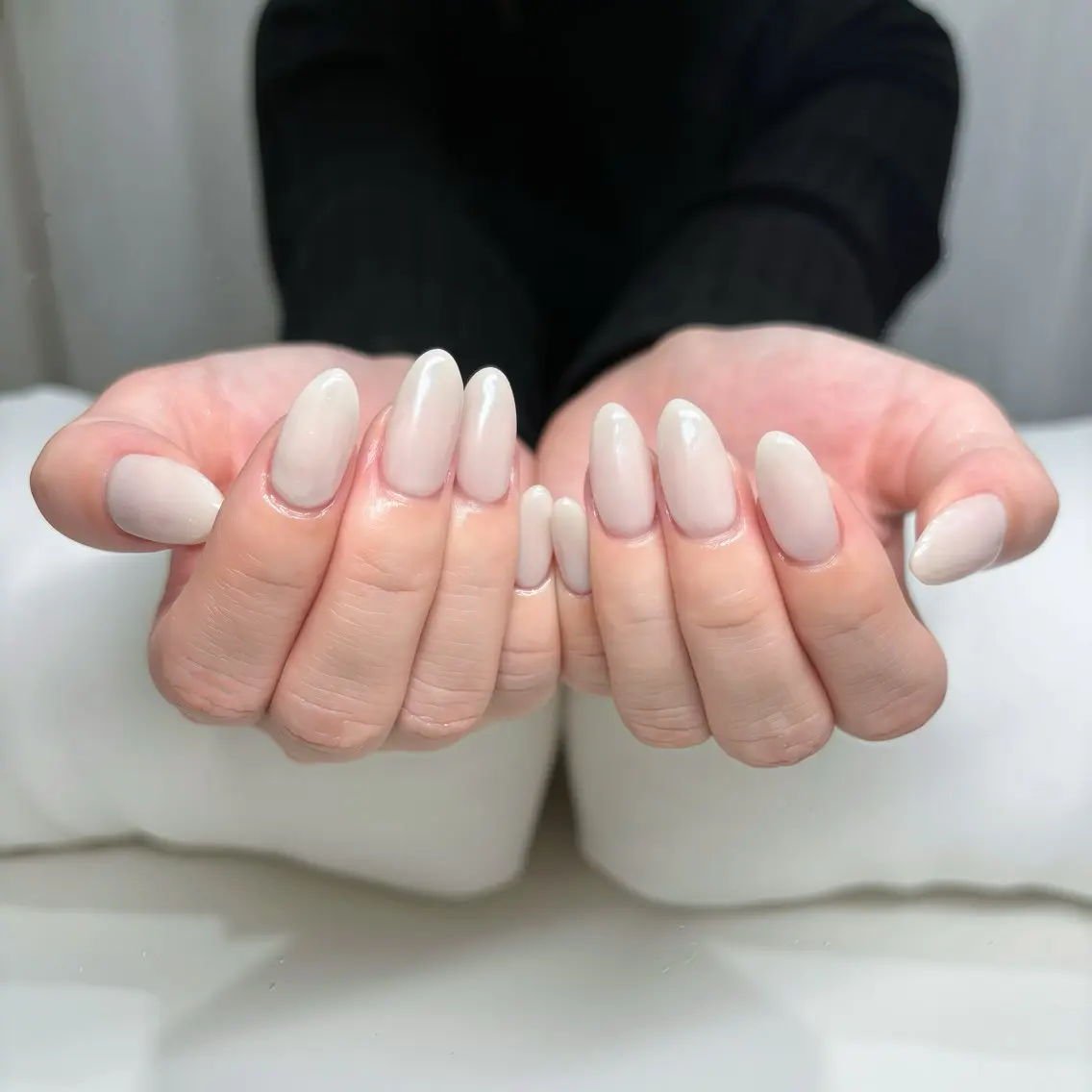 ネイル クリアネイル ミラーネイル ワンカラーネイル ホワイト ネイルサロン /しあわせたいむ🌱のネイルデザイン