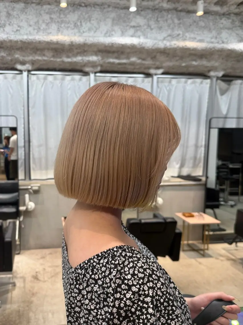 ミディアム カラー ベージュカラー ブリーチ ホワイトベージュ カット ヘアカラー SAKI /レイヤー/ベージュのヘアスタイル