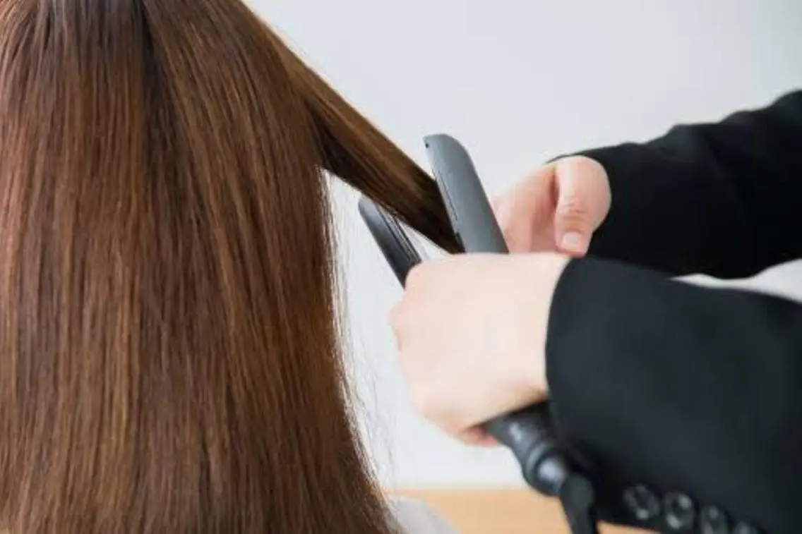 セミロング パーマ ストレートパーマ 中本 真央のヘアスタイル