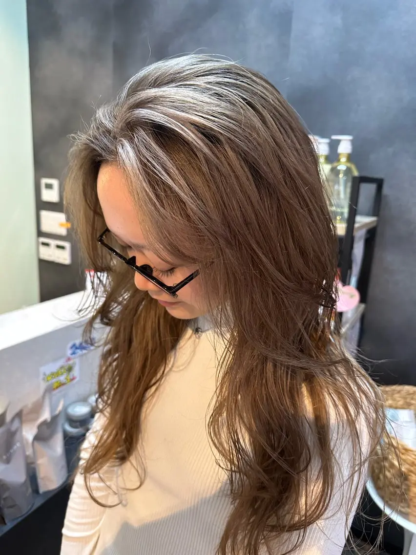 ロング ヘアカラー トリートメント 坂庭 美夢のヘアスタイル
