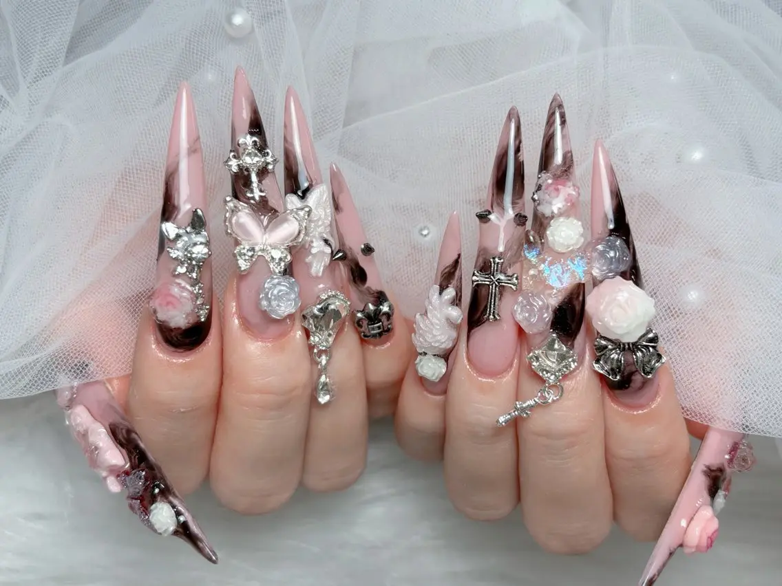 ネイル アートネイル 長さ出し ジェルネイル 韓国ネイル マグネットネイル ハンドネイル Cloudy Chan Nailのネイルデザイン