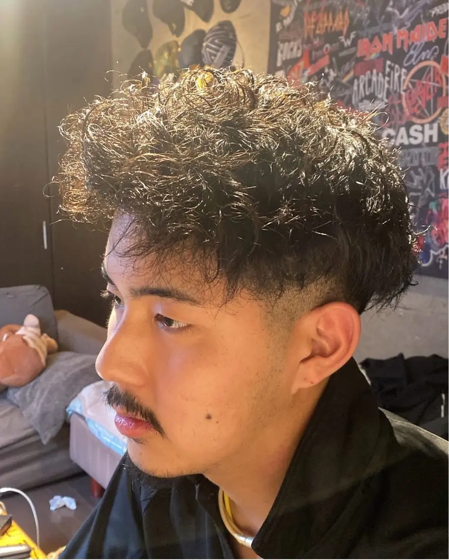 ショート パーマ メンズ 深田 勇獅郎のヘアスタイル
