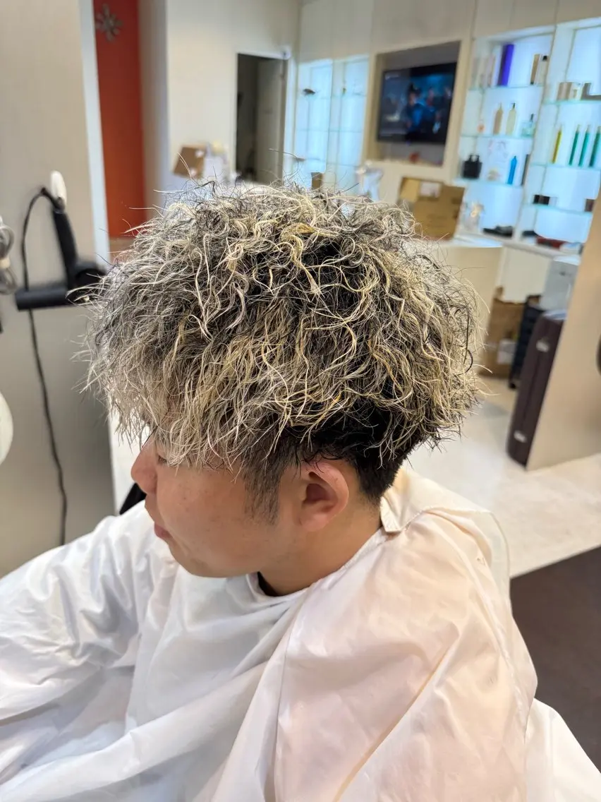 ショート カラー メンズ メンズメッシュ メンズパーマ メンズツイストパーマ メッシュ ツイストパーマ カット ヘアカラー トリートメント 長屋 裕也のヘアスタイル