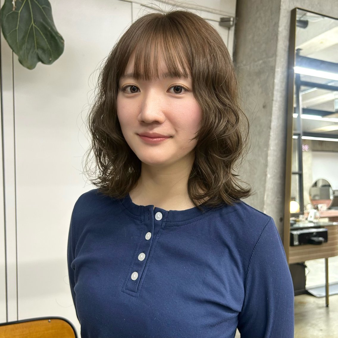 ミディアム カラー パーマ ミディアムパーマ 透明感カラー オリーブカラー レイヤーカット カット ヘアカラー パーマ 伊藤ほのか/柔らかパ ーマ/ダブルカラーのヘアスタイル