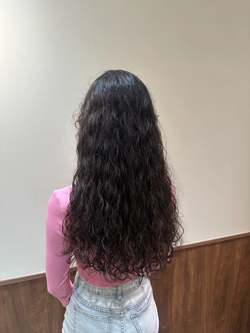 ロング パーマ 杉山 咲絵のヘアスタイル