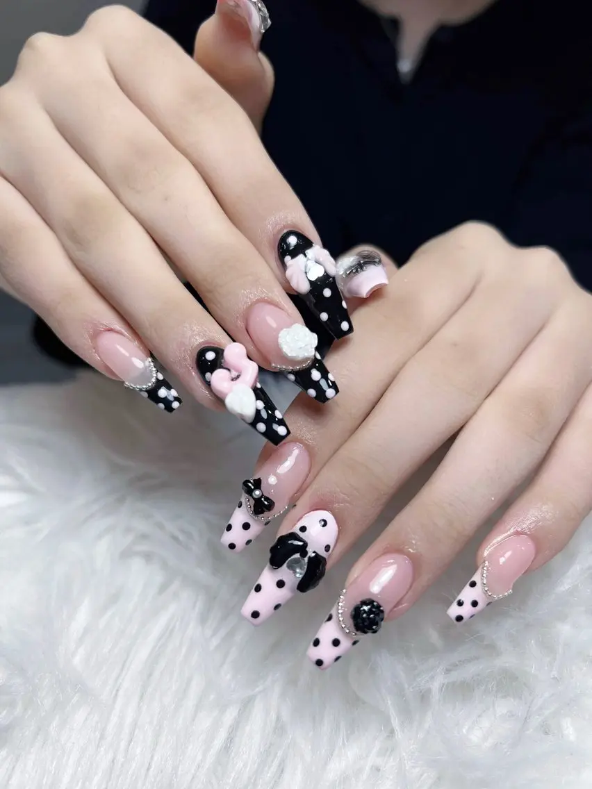 ネイル フレンチネイル ジェルネイル キラキラネイル 韓国ネイル マグネットネイル Julli NailStudioのネイルデザイン