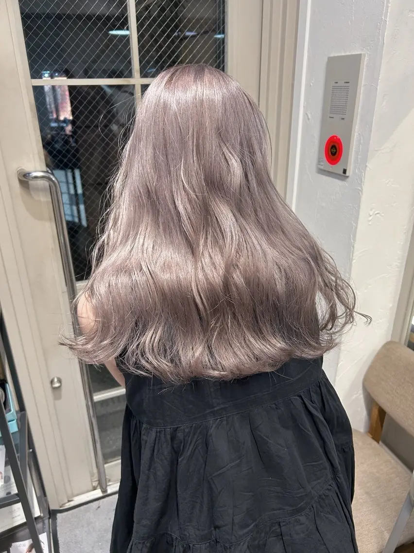 ロング カラー ハイトーンボブ 前田 表参道　グレージュのヘアスタイル