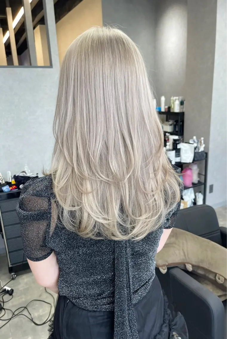 カラー 𝗮𝘆𝘂𝗺𝗶 ハイトーン🎀のヘアスタイル