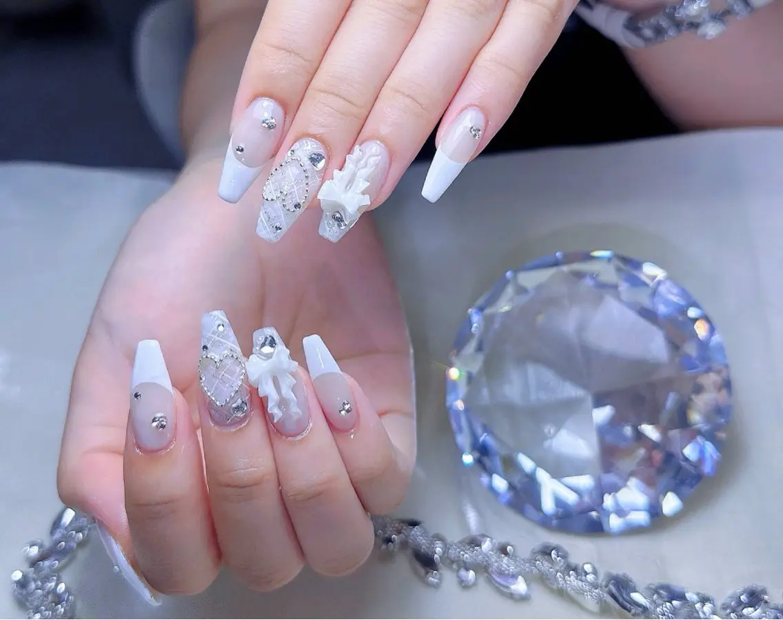 ネイル フラッシュネイル フレンチネイル グラデーション キラキラネイル 韓国ネイル ハンドネイル nyunn nailのネイルデザイン