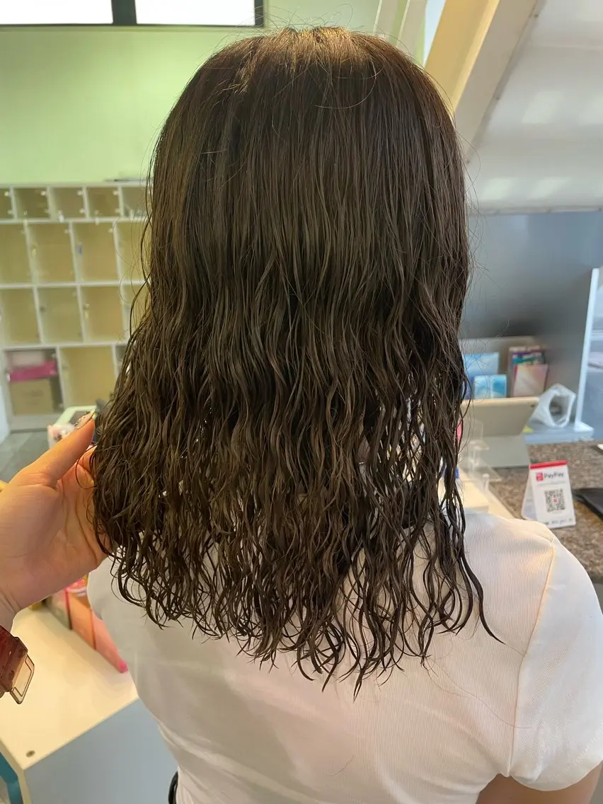 カット+全体パーマ+トリートメントの写真