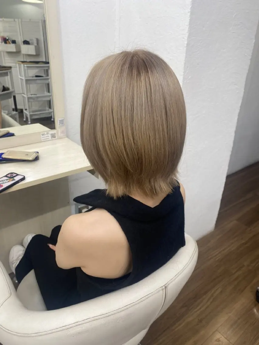 ショート カラー グレージュ ラベンダーカラー ヘアカラー トリートメント GLOSS 心斎橋 山上のヘアスタイル