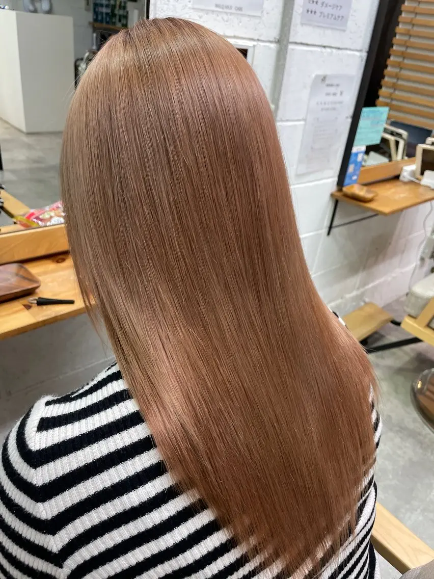 カラー ベージュカラー ブリーチ ピンクカラー ピンクベージュ 見奈美 凜のヘアスタイル