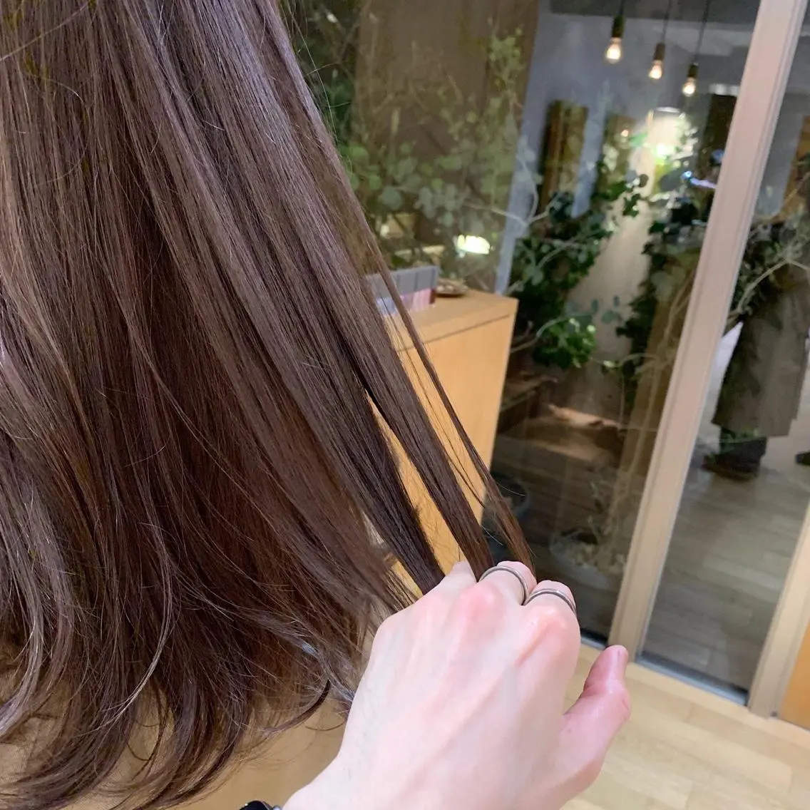 ミディアム カラー パーマ ヘアアレンジ 黒髪 透明感カラー グレージュ カット ヘアカラー トリートメント 松田 亮葉のヘアスタイル