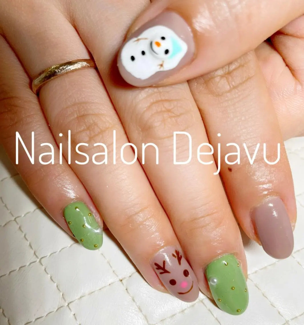ネイル アートネイル ワンカラーネイル ストーンネイル 冬ネイル クリスマス Nail salon Dejavu 🌿のネイルデザイン