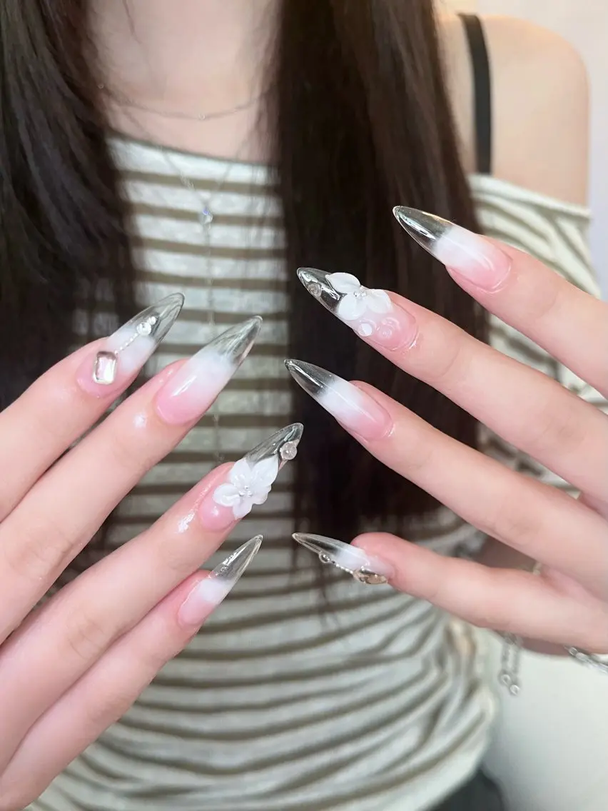 ネイル ハンドネイル 五十嵐 莉奈のネイルデザイン