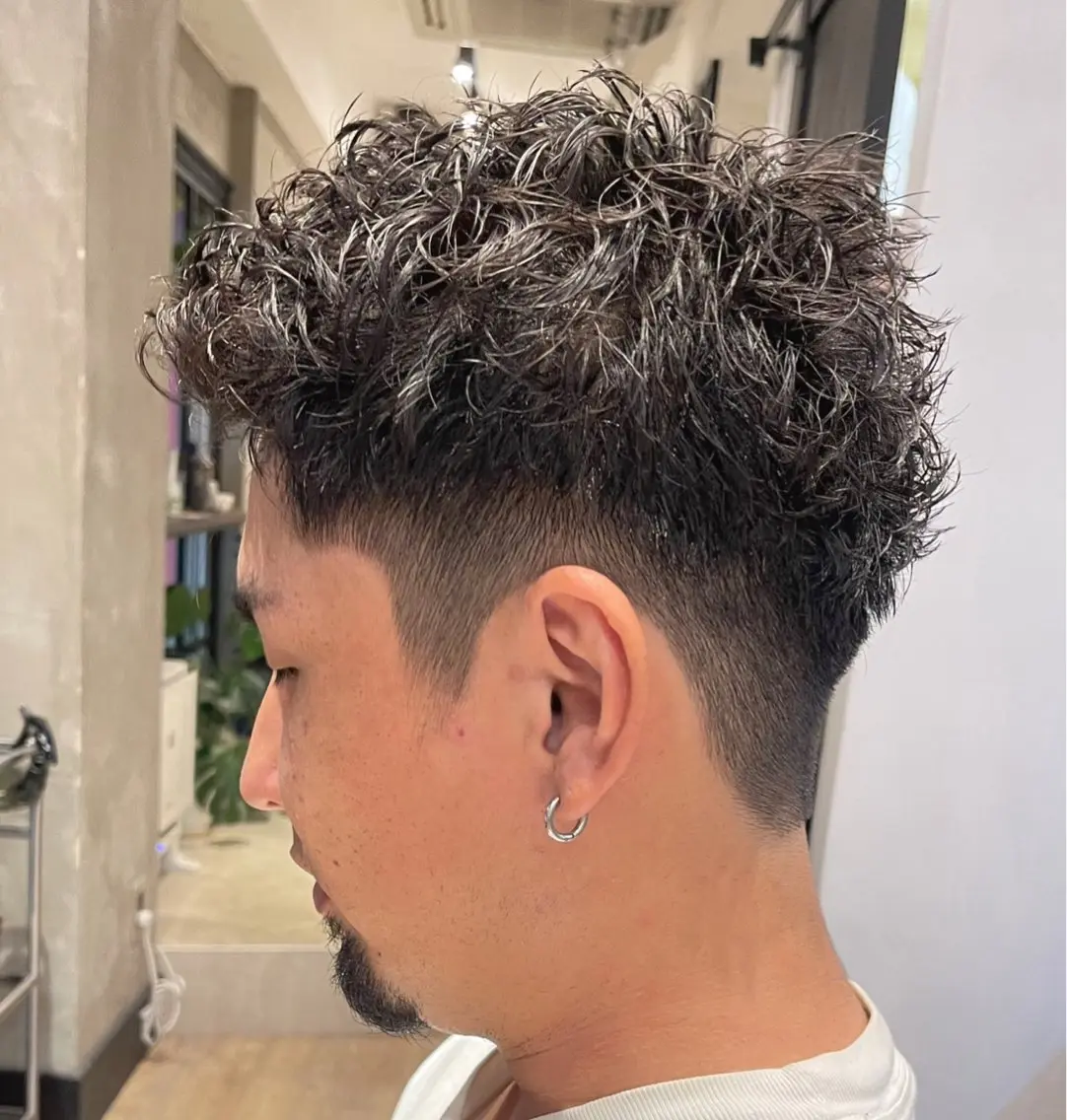 ショート パーマ メンズ ビジネス フェードカット メンズ韓国風 マッシュ メンズパーマ カット パーマ トリートメント ヘアセット 新宿メンズ専門 モテ清潔感パーマ特化のヘアスタイル