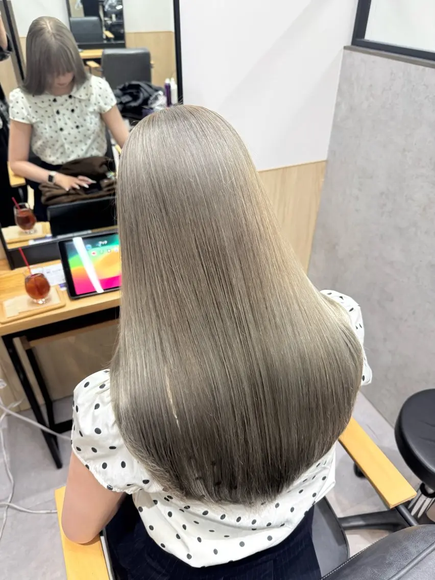 ロング カラー ブリーチ ハイトーンカラー 髪質改善 ヘアカラー 髪質改善🧚レイヤー 🩵ワンホン/岡山駅のヘアスタイル