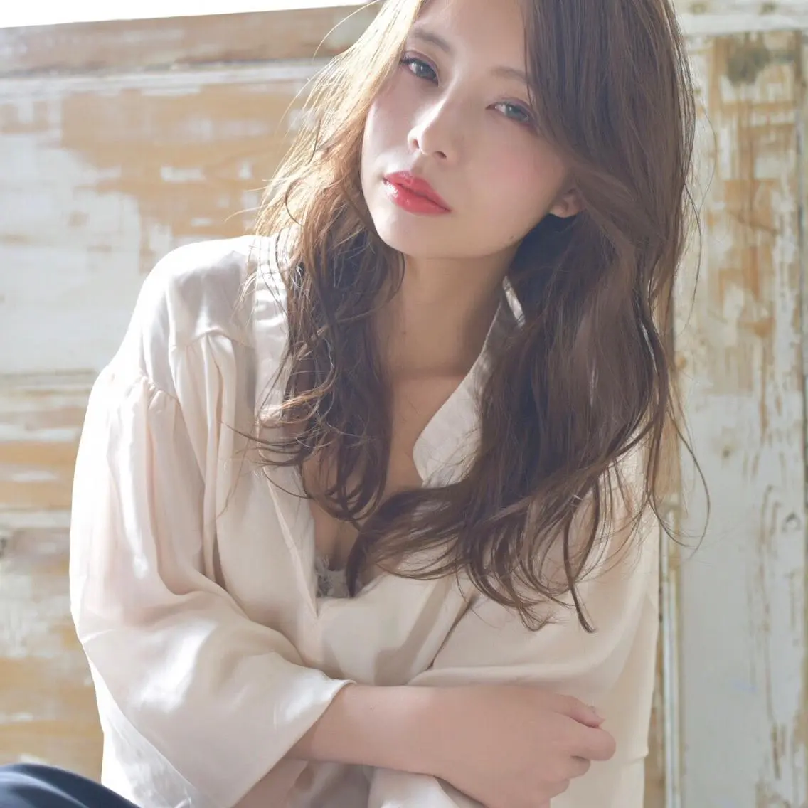 ミディアム カラー ベージュカラー トップ スタイリストのヘアスタイル