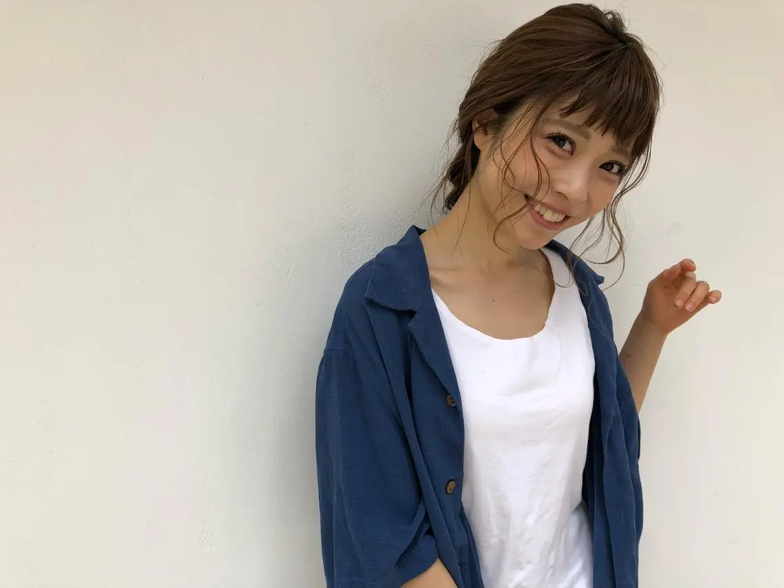カラー ヘアアレンジ 顔周りレイヤーカット ブリーチminamiのヘアスタイル
