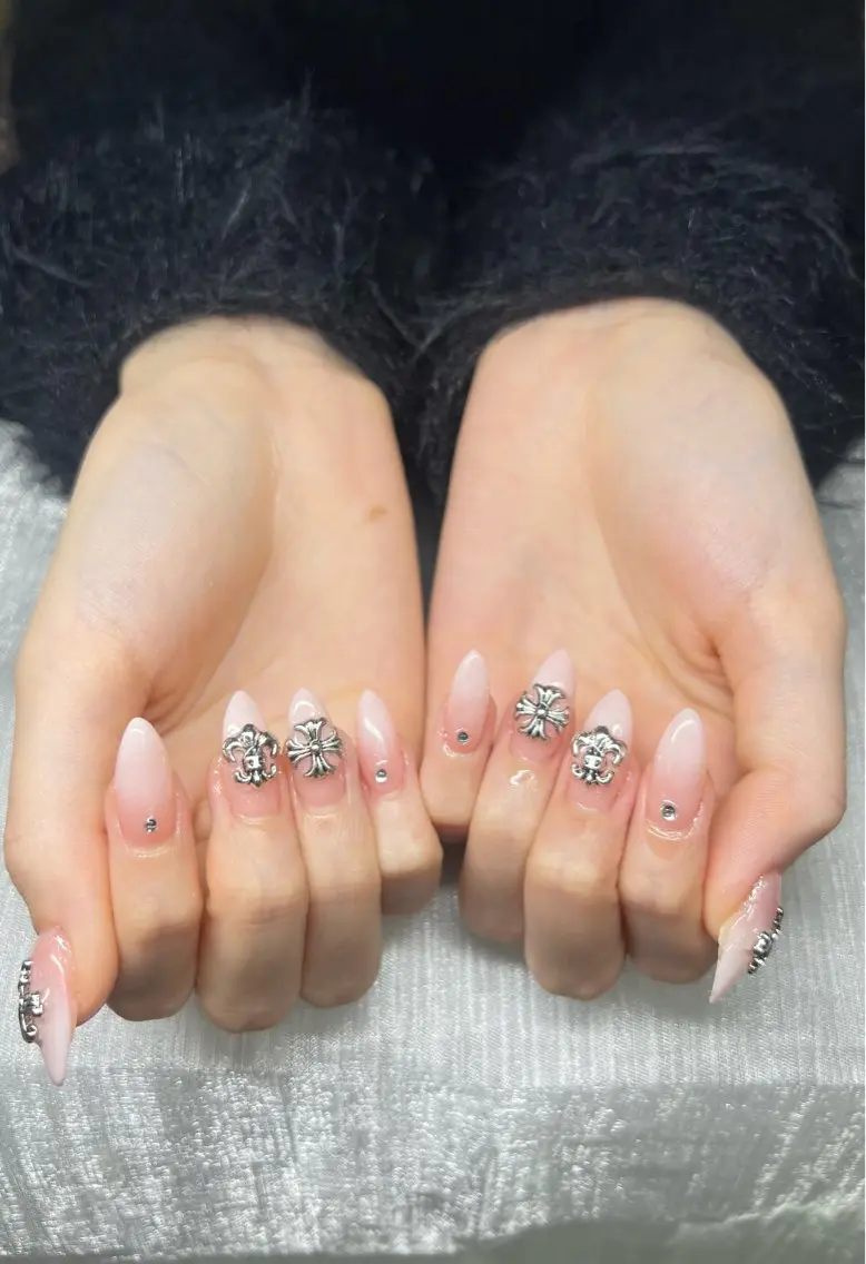 ネイル 長さ出し グラデーション 卒業式 キラキラネイル マグネットネイル Lee Nails チップ長さだし専門店のネイルデザイン