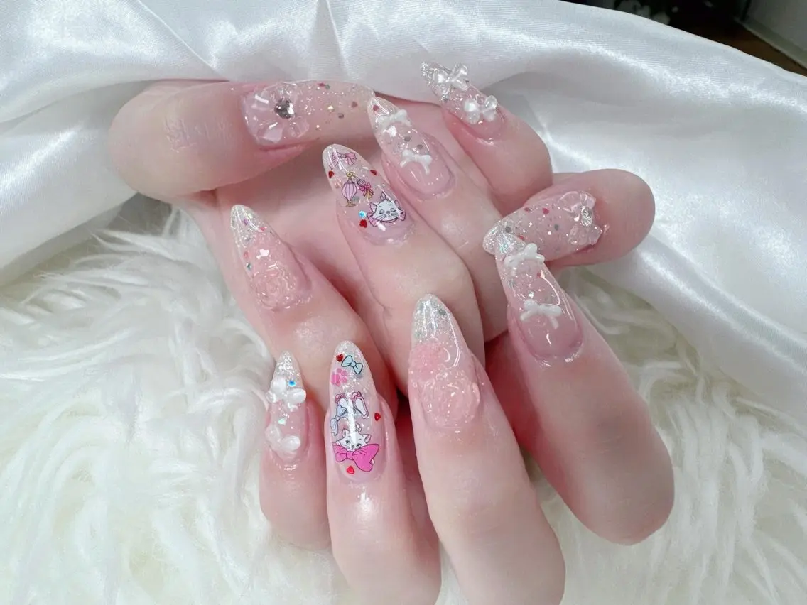 ネイル ブルー 長さ出し グラデーション キラキラネイル 韓国ネイル ハンドネイル Hana Rose Nailのネイルデザイン