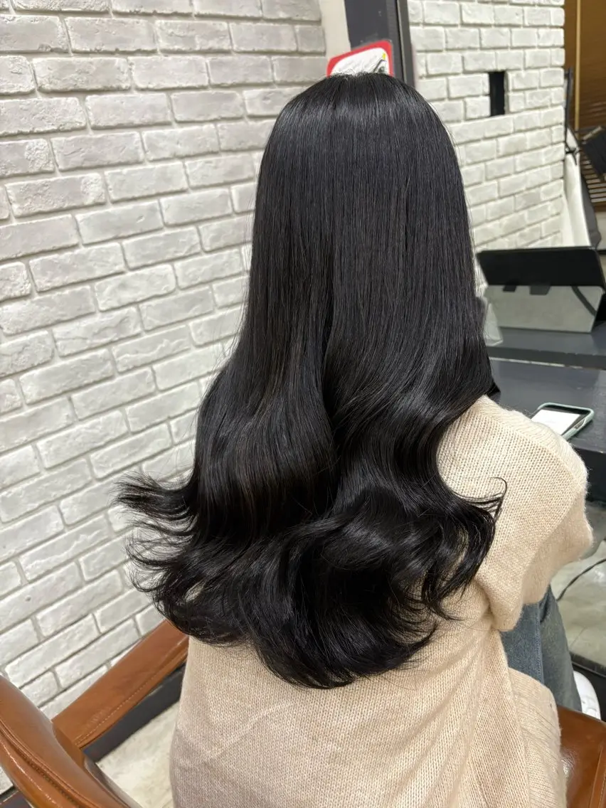 ロング カラー グレージュ 浦﨑 笑美里のヘアスタイル