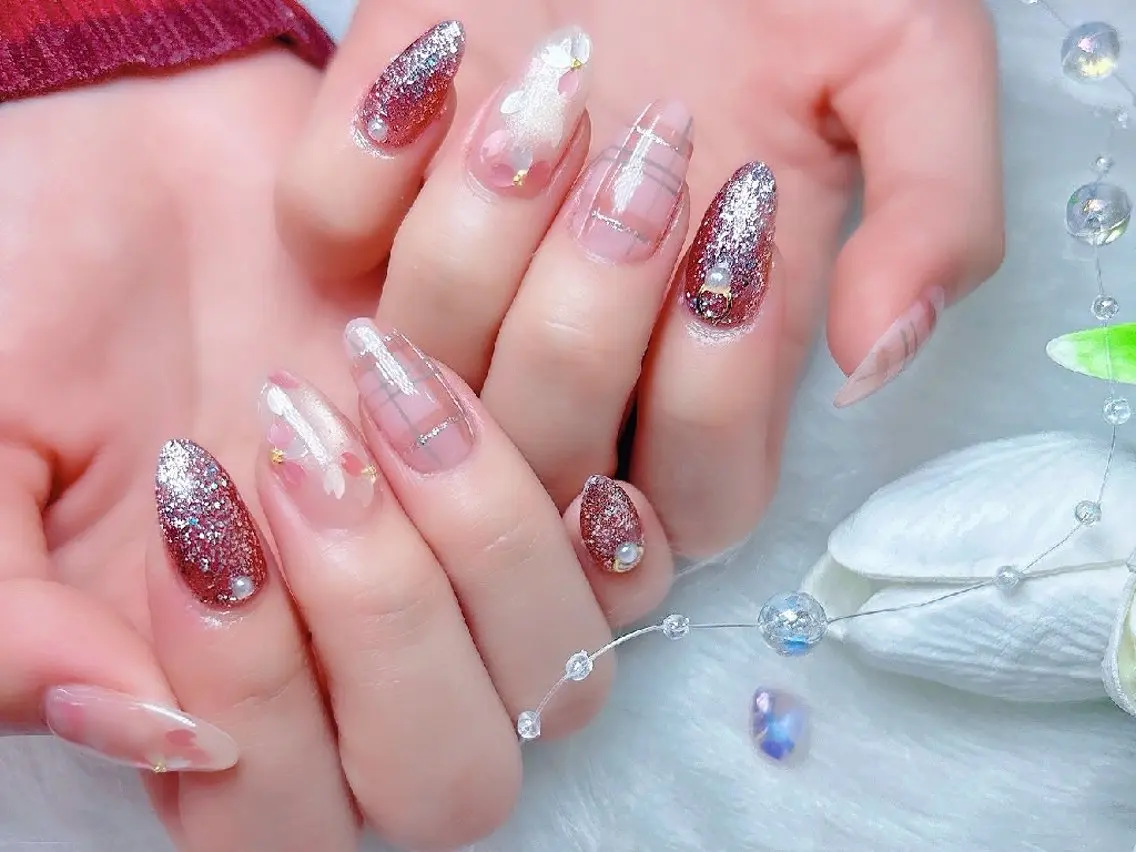 ネイル チークネイル 長さ出し フラッシュネイル ジェルネイル キラキラネイル Chouette Nailのネイルデザイン