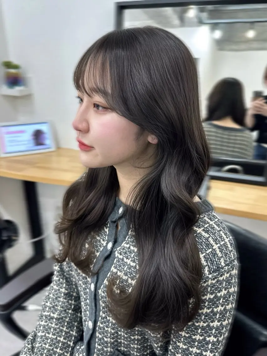 セミロング カラー 顔周りカット 木村 美紅のヘアスタイル