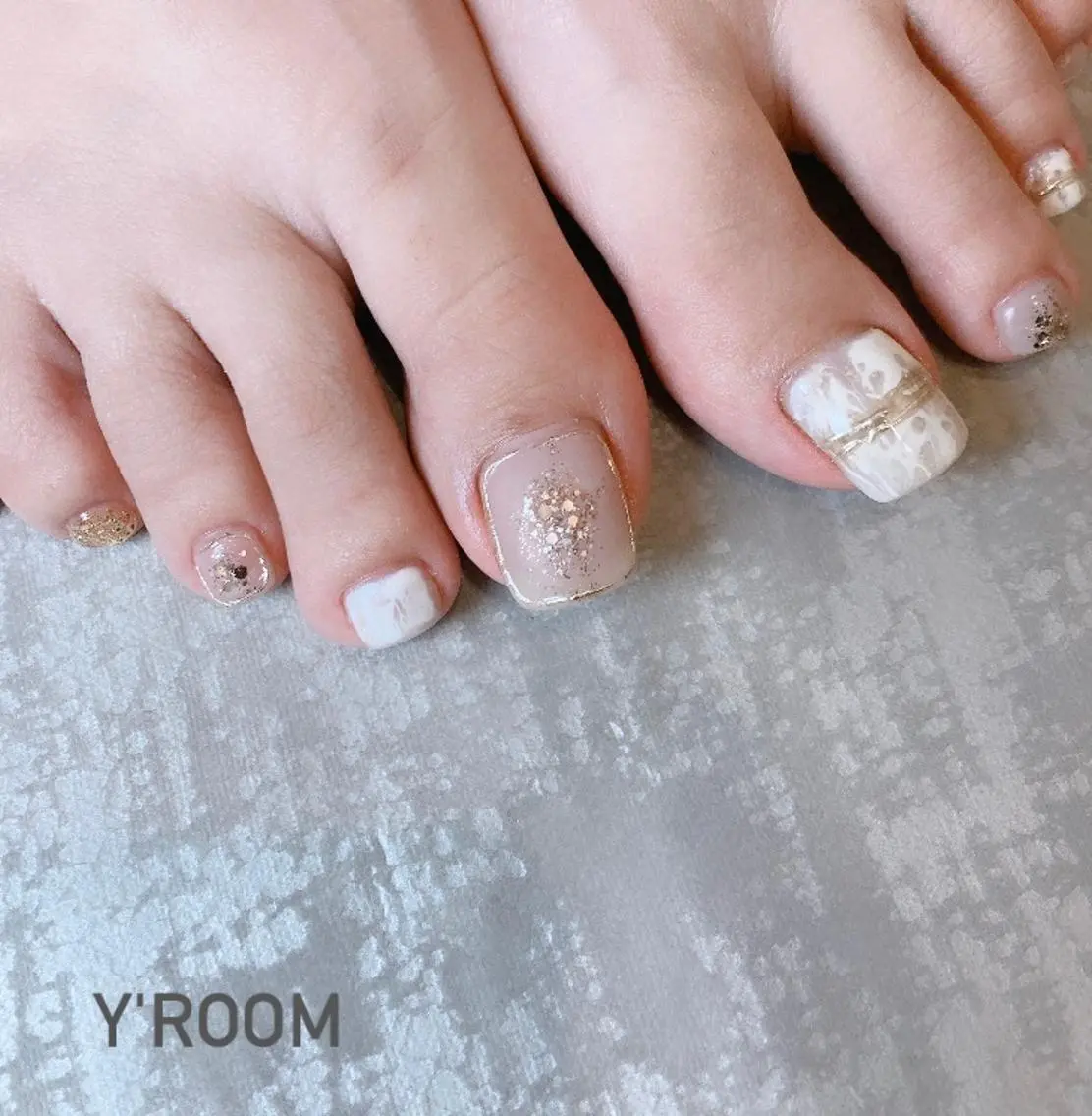 ネイル オーロラネイル フラッシュネイル フットネイル ジェルネイル 氷ネイル・うるうるネイル YUKA （ネイリスト）のネイルデザイン